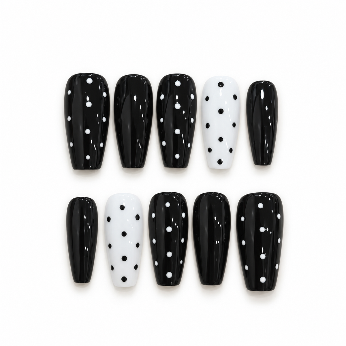 Noir Dot Chic