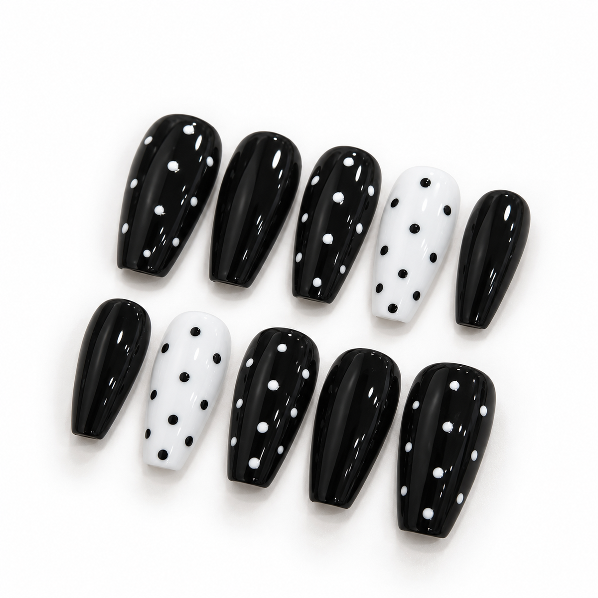 Noir Dot Chic