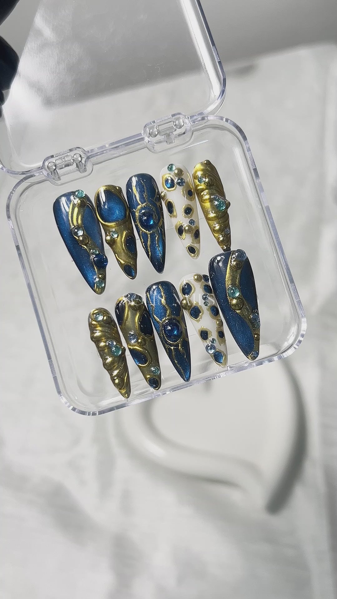 Load video: Sapphire Goddess