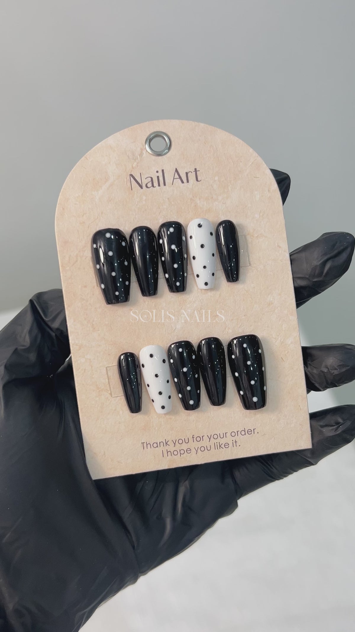 Load video: Noir Dot Chic