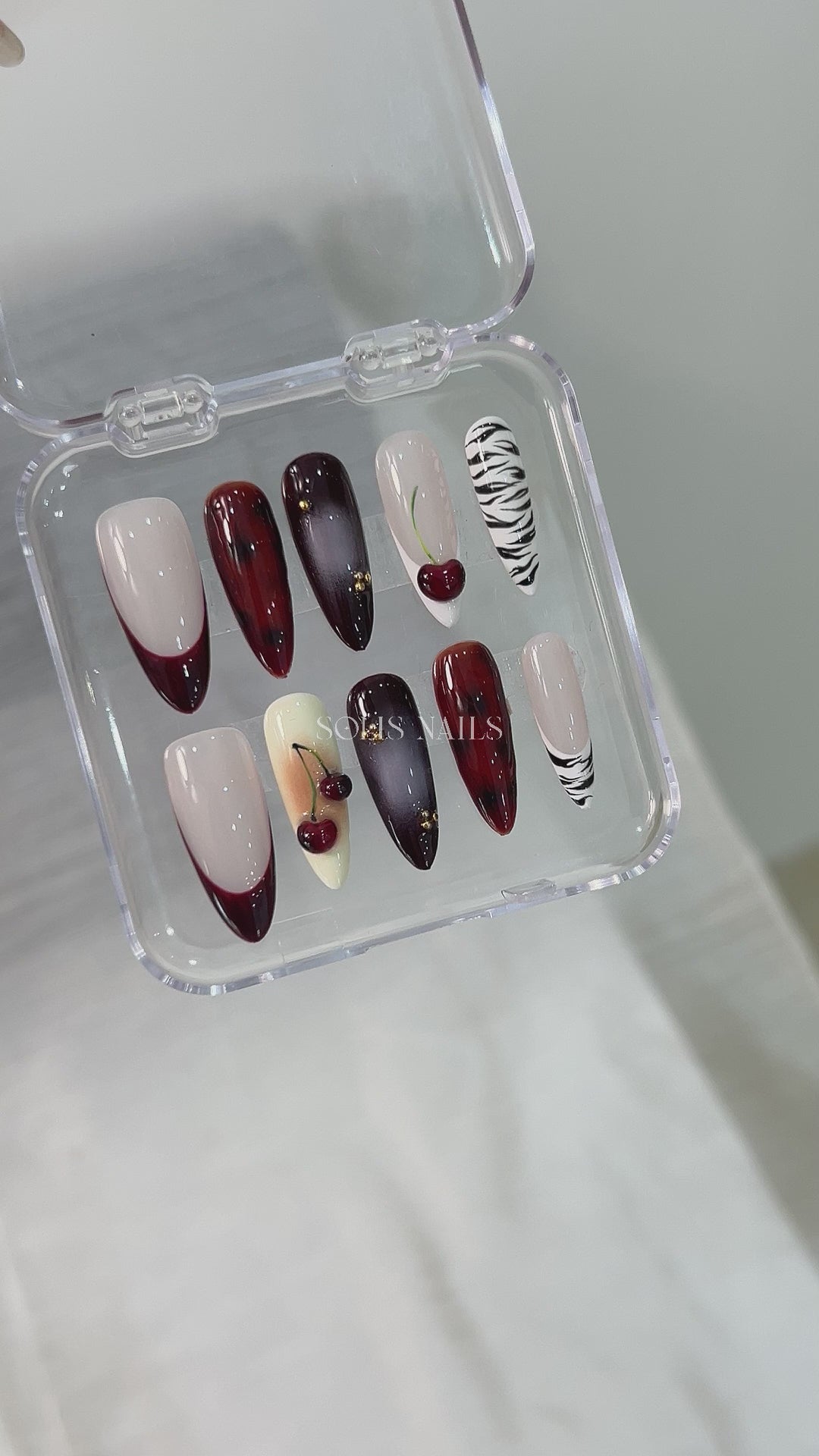 Load video: Cherry Noir